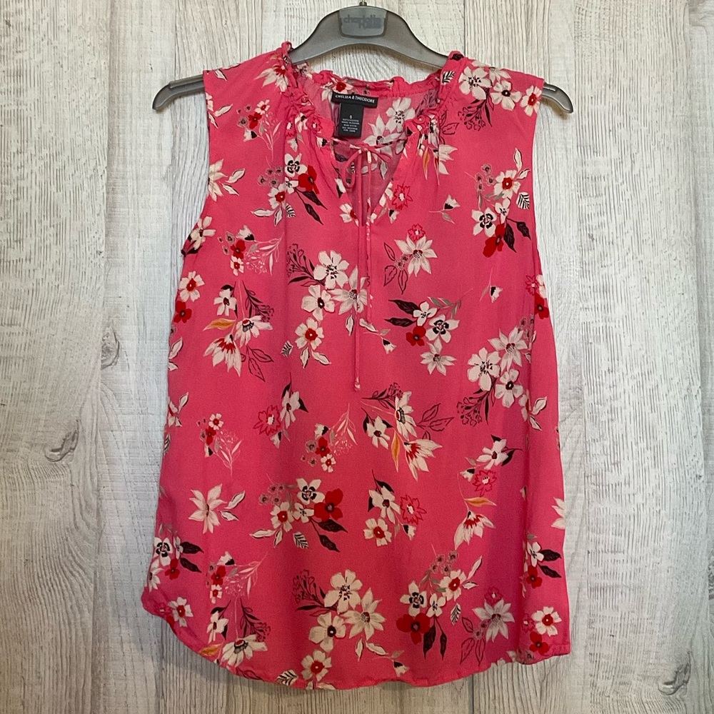 ⚠️3/$30⚠️ Chelsea & Theodore Sleeveless Floral Blouse. Size S